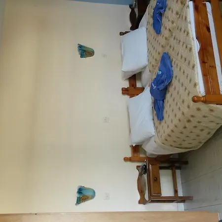 Green Hill Seaside Studios Apartment